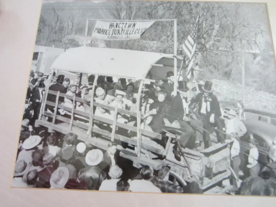 parade wagon irish creek (900x675)